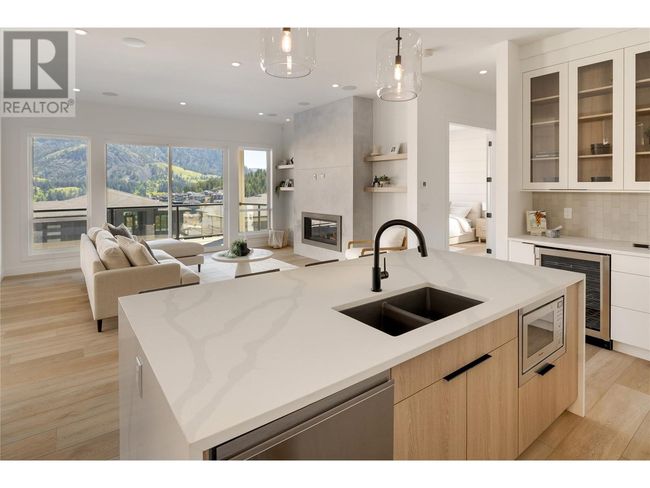 893 Loseth Dr, House other with 6 bedrooms, 4 bathrooms and 4 parking in Kelowna BC | Image 11