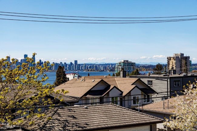 335 E 6 Th Street, Home with 5 bedrooms, 3 bathrooms and 2 parking in North Vancouver BC | Image 27