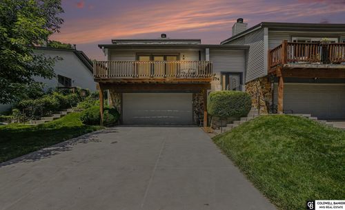 9374 Parker St, Omaha, NE, 68114-1240 | Card Image