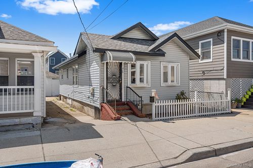 425 Beach 46th Street, New York, NY, 11691 | Card Image