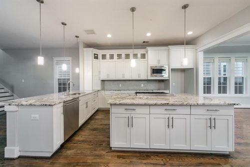 402 W 28th St, Houston, TX, 77008-2015 | Card Image