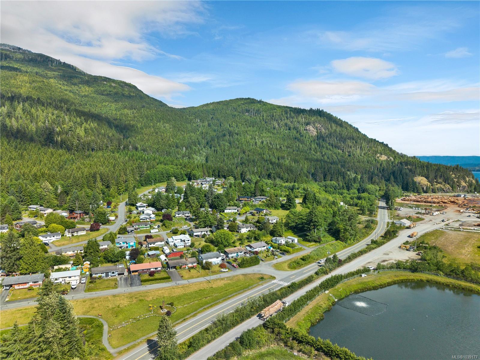 Residential in Sayward 4