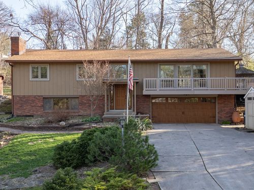 3 Heather Ln, Clinton, IA, 52732-4727 | Card Image