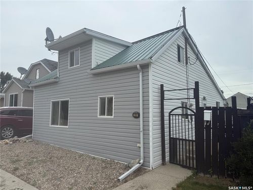 233 Central Ave, Montmartre, SK, S0G3M0 | Card Image