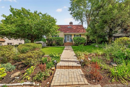 67 Topland Rd, White Plains, NY, 10605-4414 | Card Image