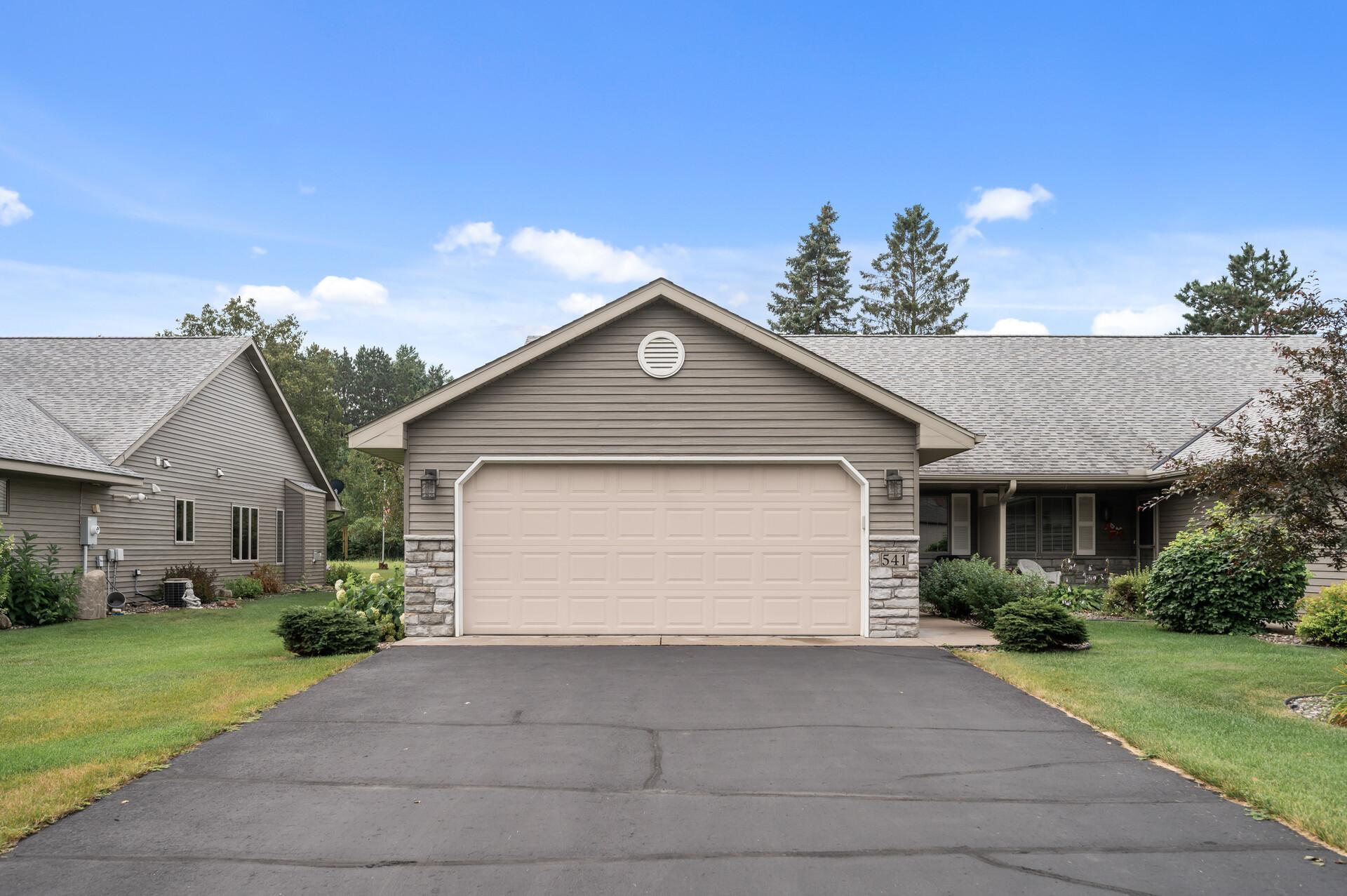 Cedar Ct, Taylors Falls, MN 55084
