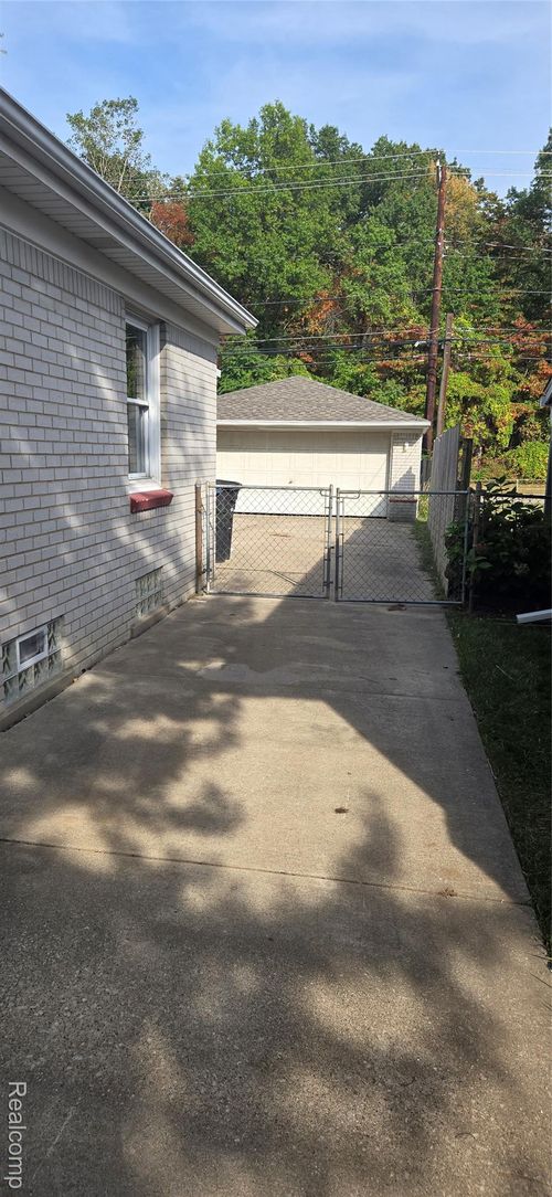1631 Ackley Ave, Westland, MI, 48186-4403 | Card Image