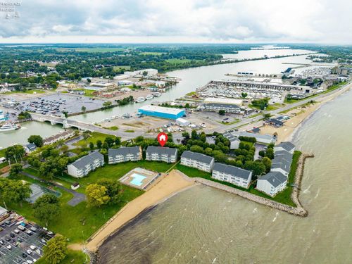 e-216 W Lakeshore Drive, Port Clinton, OH, 43452 | Card Image