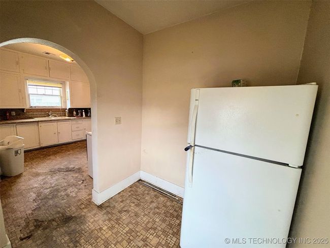 1924 W Owen K Garriott Rd, House other with 3 bedrooms, 1 bathrooms and null parking in Enid OK | Image 27