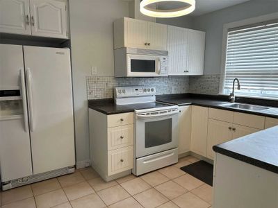 MAIN - 253 E 44th St, House other with 2 bedrooms, 1 bathrooms and 1 parking in Hamilton ON | Image 3