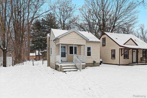 22060 Poinciana St, Southfield, MI, 48033-3546 | Card Image