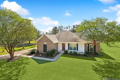 44047 W E Bill Stevens Rd, House other with 3 bedrooms, 2 bathrooms and null parking in St Amant LA | Image 2