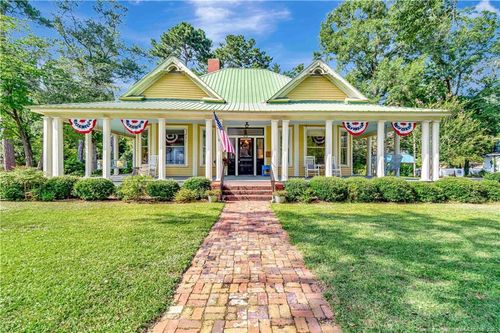 415 E 3rd Ave, Red Springs, NC, 28377-1434 | Card Image