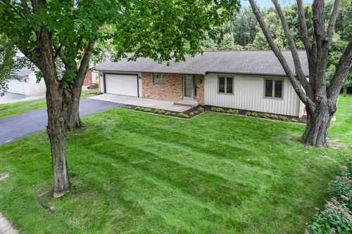 10666 107th Pl N, Maple Grove, MN, 55369-2605 | Card Image