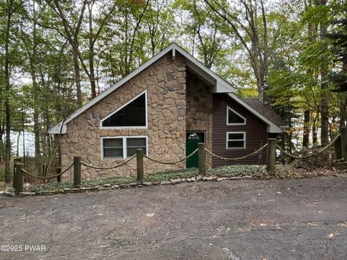 110 Paupack Point Rd, Hawley, PA, 18428-9562 | Card Image