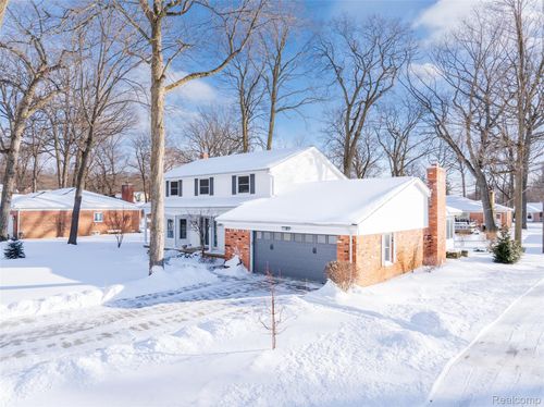 534 Westover Pass, Grand Blanc, MI, 48439-1017 | Card Image