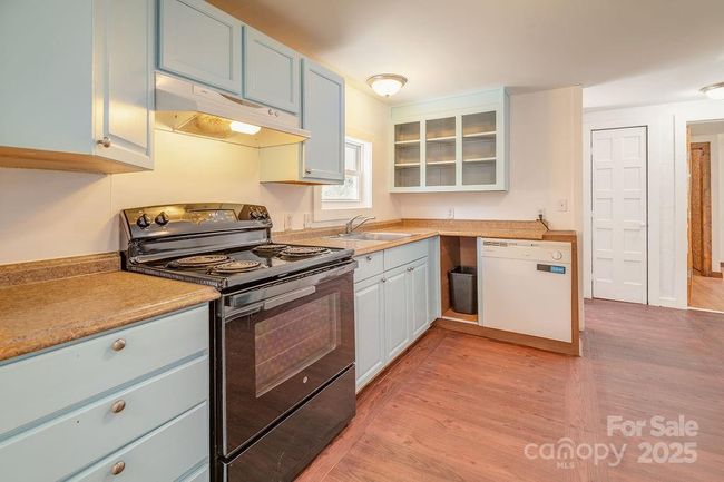 Kitchen | Image 8