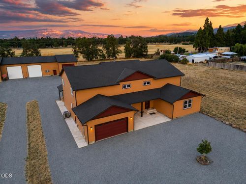 1213 Casino Road, Medford, OR, 97501 | Card Image