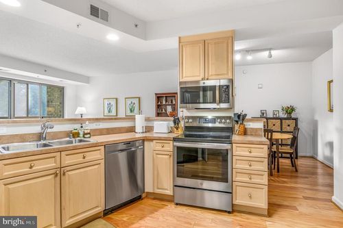 unit-203-19355 Cypress Ridge Ter, LEESBURG, VA, 20176-6917 | Card Image