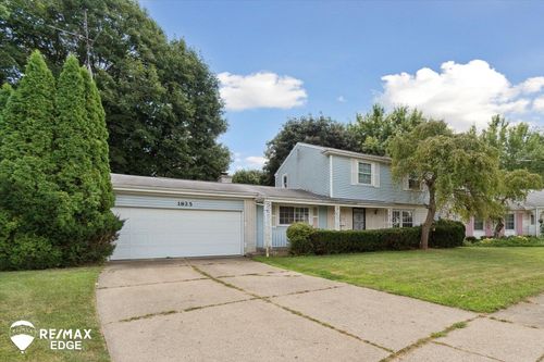 1825 Springfield St, Flint, MI, 48503-4579 | Card Image