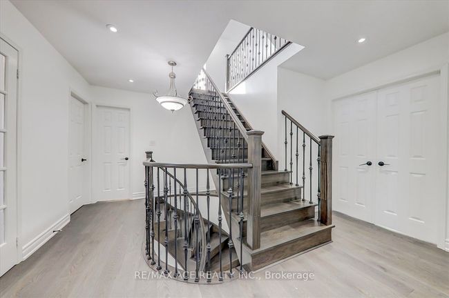 1579 Heathside Cres, House other with 7 bedrooms, 6 bathrooms and 4 parking in Pickering ON | Image 18
