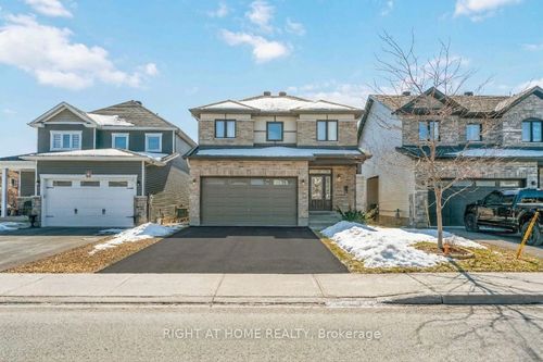 658 Parade Drive, Stittsville - Munster - Richmond, ON, K2S0Z2 | Card Image