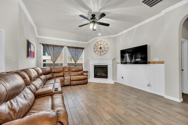 717 Willowbranch Ln, House other with 4 bedrooms, 4 bathrooms and 2 parking in Midlothian TX | Image 11