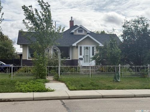 357 12th Street E, Prince Albert, SK, S6V1C2 | Card Image