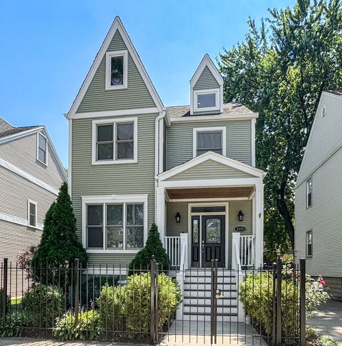 2135 W Montrose Avenue, Chicago, IL, 60618 | Card Image