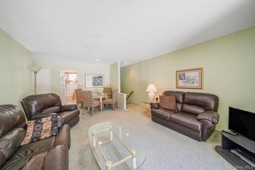 8-8 Juniper Ct, Selden, NY, 11784-3915 | Card Image