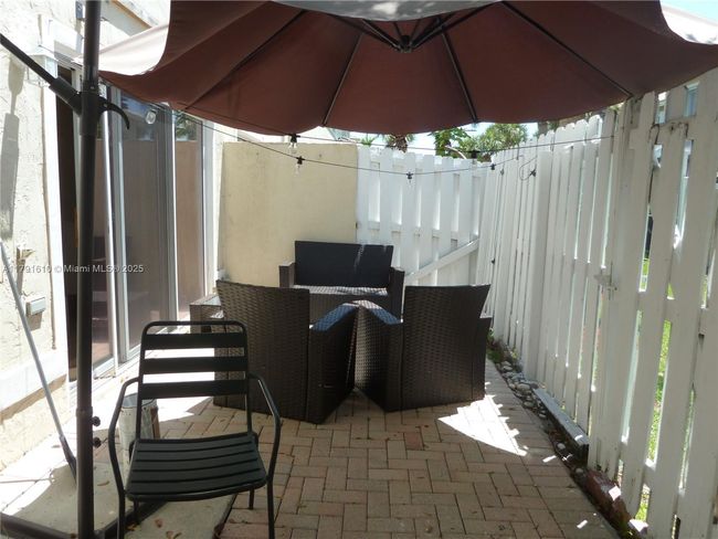 17050 Nw 22 Nd St, Townhouse with 3 bedrooms, 3 bathrooms and null parking in Pembroke Pines FL | Image 8
