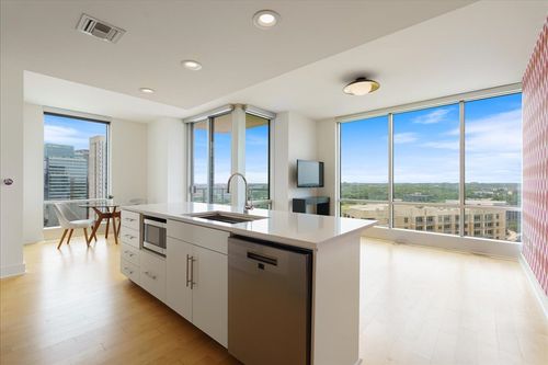 apt-2303-300 Bowie St, Austin, TX, 78703-4620 | Card Image