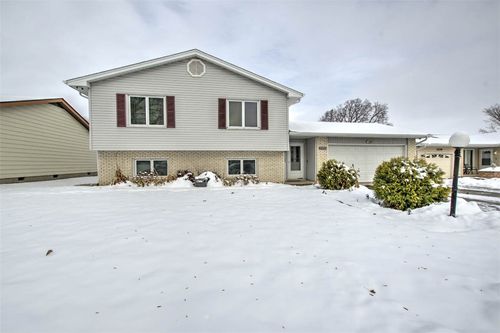 1686 E Barrington Ave, Decatur, IL, 62526-2704 | Card Image