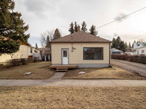 818 Mountain St, Pincher Creek, AB, T0K1W0 | Card Image