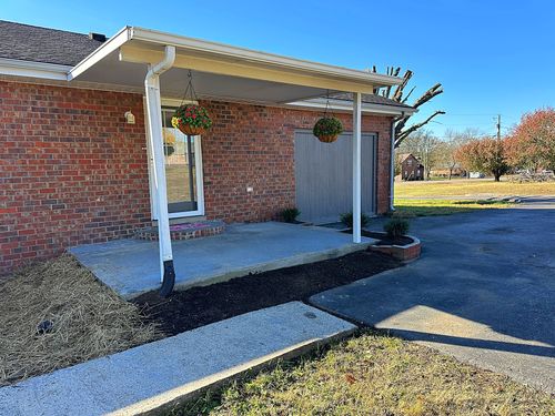 211 Freedom Dr, Lebanon, TN, 37087-8487 | Card Image