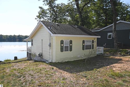 2855 Island Lake Dr, National City, MI, 48748-9307 | Card Image