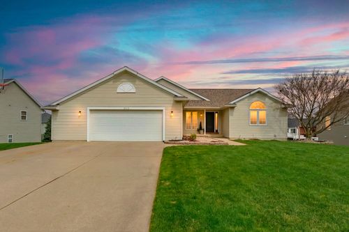 2513 Willow Ridge Dr, Jenison, MI, 49428-9259 | Card Image