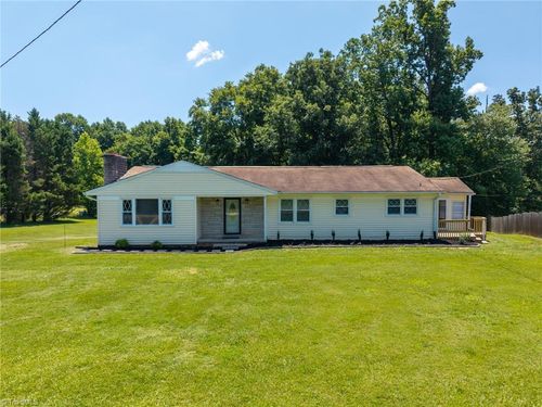 3012 Courtney Huntsville Rd, Yadkinville, NC, 27055-6622 | Card Image