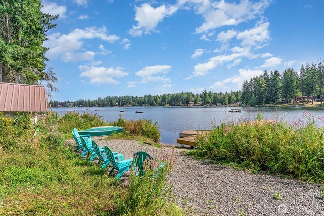 Your own private pebble beach with boathouse and 2 docks | Image 4