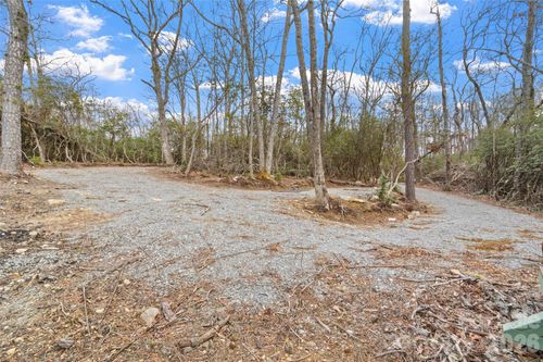 28-87 Trails End Rd, Spruce Pine, NC, 28777-1039 | Card Image