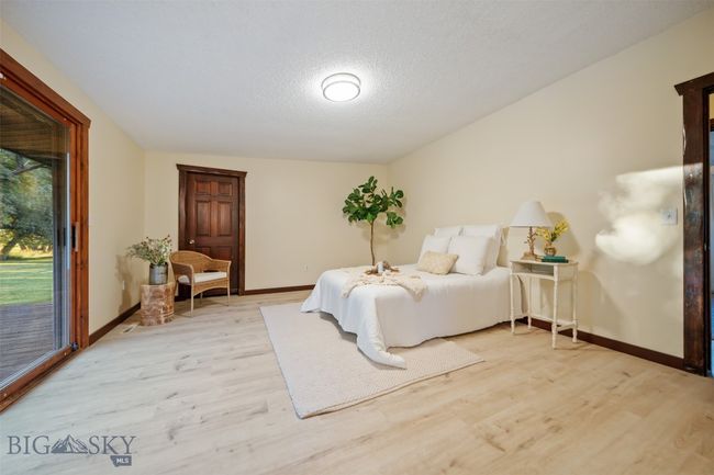 Primary suite with deck access | Image 27