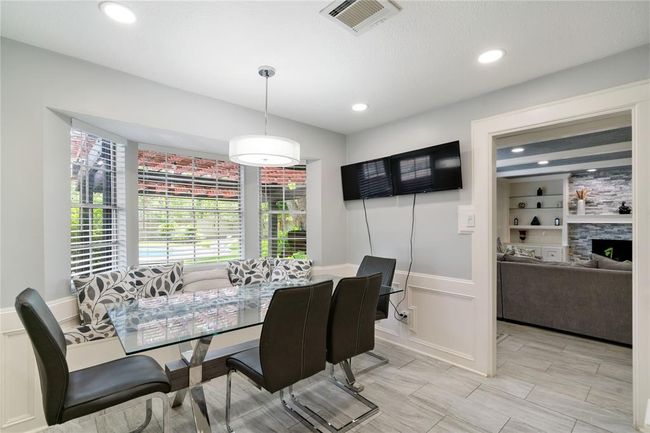 Breakfast room with a window seat | Image 14