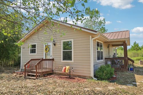 122 Rolling Pines Dr, Smithville, TX, 78957-5093 | Card Image