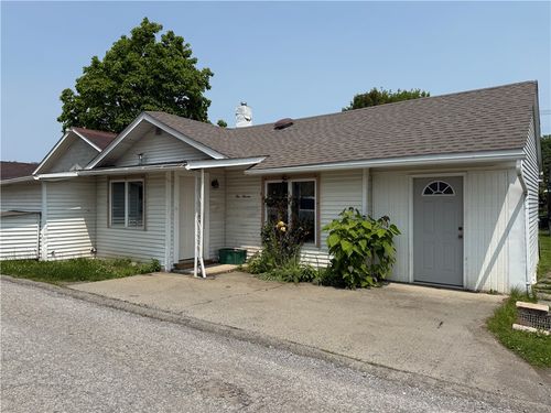 211 Line Ave, Ellwood City, PA, 16117-1157 | Card Image