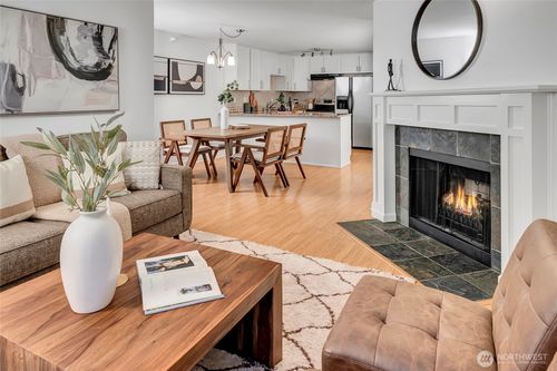 e102-700 Front St S, Issaquah, WA, 98027-4227 | Card Image