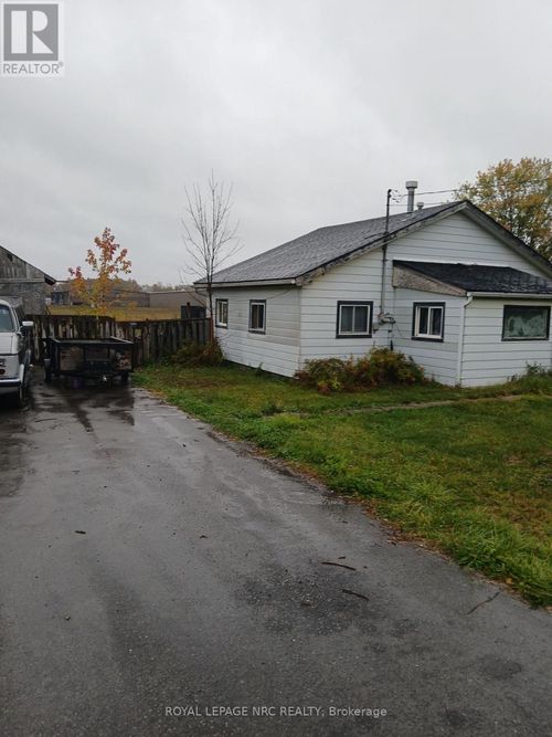 484 Gilmore Rd, Fort Erie, ON, L2A2N1 | Card Image