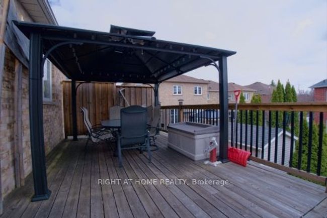 1045 Coyston Crt, House other with 3 bedrooms, 3 bathrooms and 4 parking in Oshawa ON | Image 21