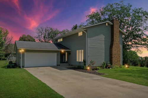 801 High St, Paxton, IL, 60957-1720 | Card Image