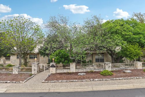 1904 Summit Ridge Dr, Kerrville, TX, 78028-8912 | Card Image