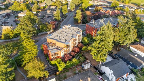 204-4040 Borden St, Saanich, BC, V8X2E9 | Card Image